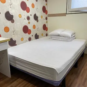  Hostel Chloe